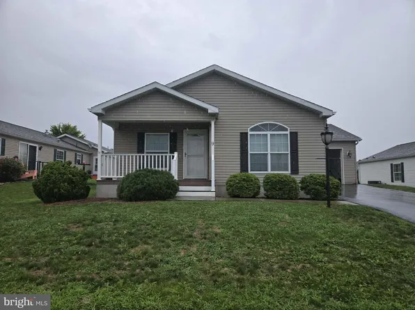 9 Millard Dr, Annville, PA 17003