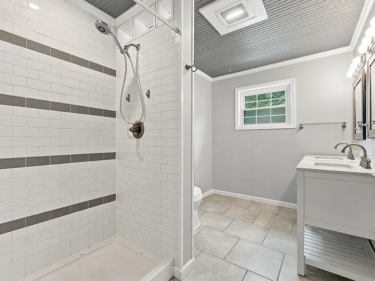 2408 Cascadilla St — Photo 10