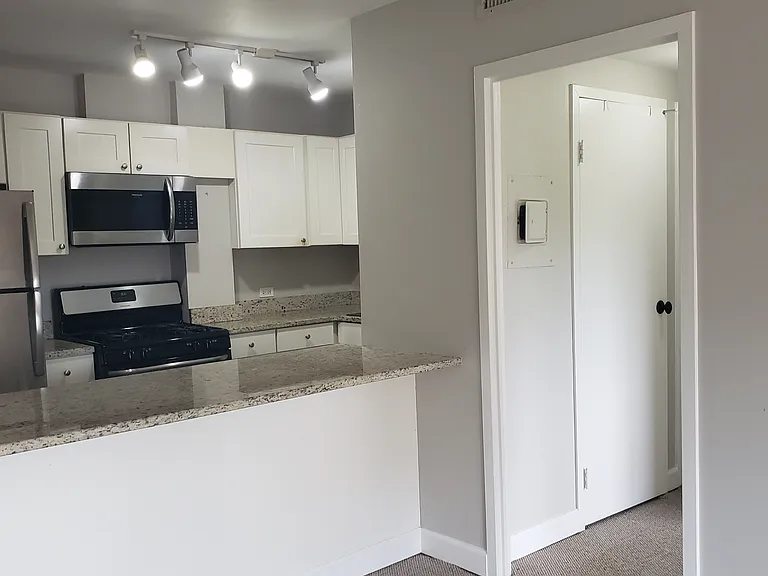 2285 Peachtree Rd NE #904 — Photo 1