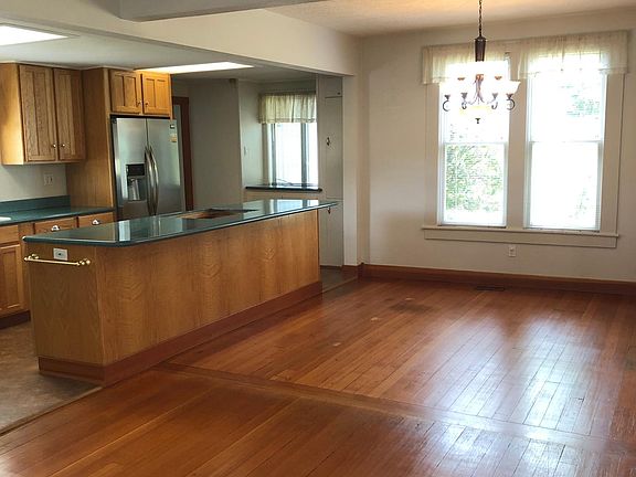 5th image of 2219 NE 339th St