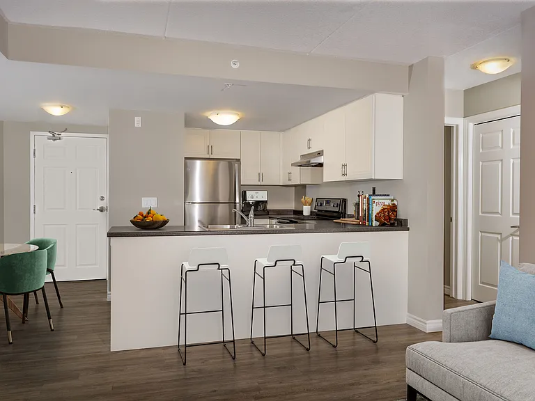 5 Schroder Cres — Photo 1