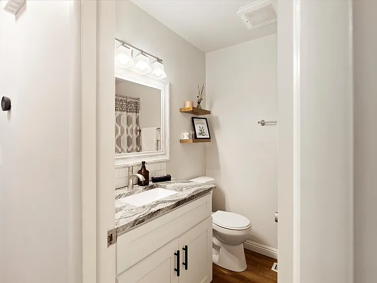 Upstairs Guest Bathroom