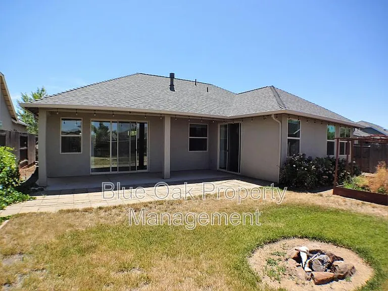 1584 Champlain Way — Photo 15