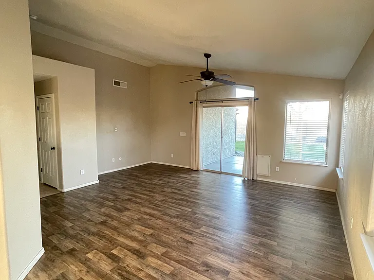 18213 N 147th Dr — Photo 5