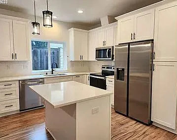 3 bed, 2.5 bath, 1534 sqft, $2,400 — Photo 2