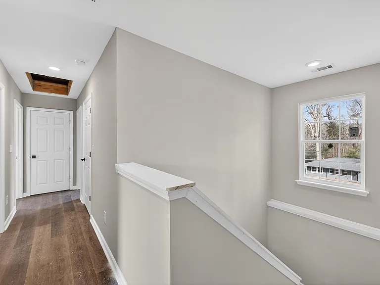 Tanglewood Dr — Photo 30