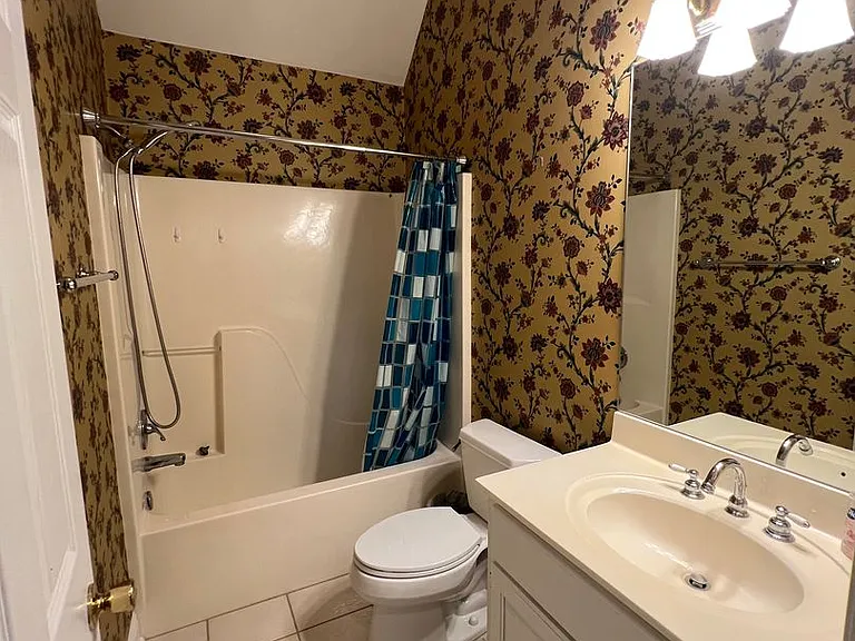 1909 Rosedown Dr — Photo 19