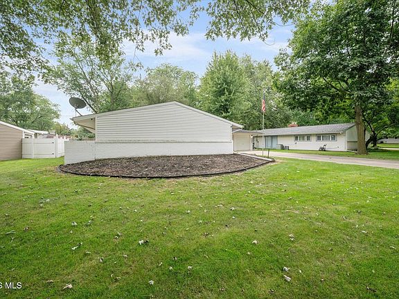 3rd image of 3529 Devon Hill Rd