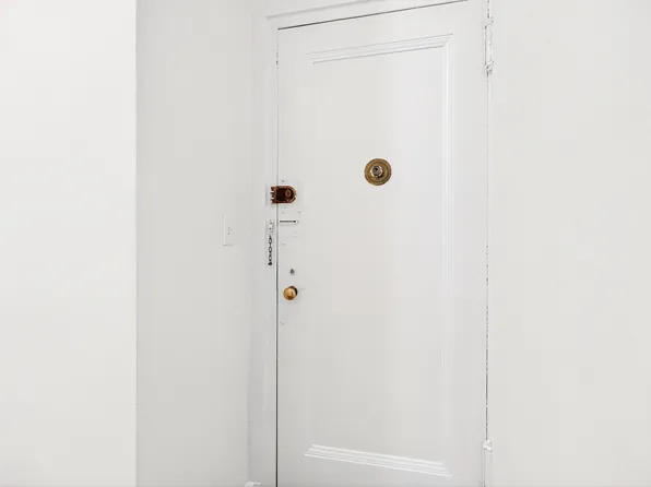 190 East Mosholu Parkway South image 7 of 36