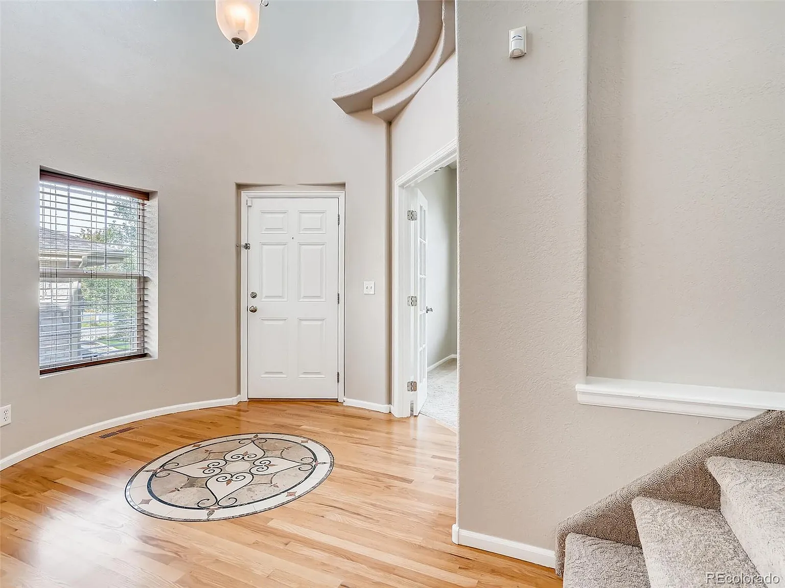 4 bed, 2.5 bath, 2551 sqft, $3,600 — Photo 4
