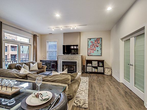 5th image of 1222 N Wolcott Ave APT 2S