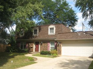 1010 Liberty Bell Ln, Libertyville, IL 60048