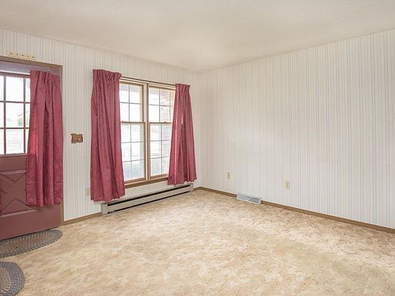 5th image of 328 Greentree Pl