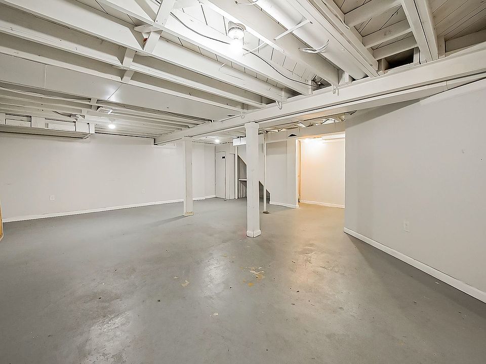 477 Moore St, photo 23