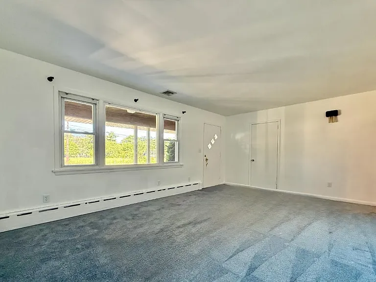 452 Cranbury Rd — Photo 14