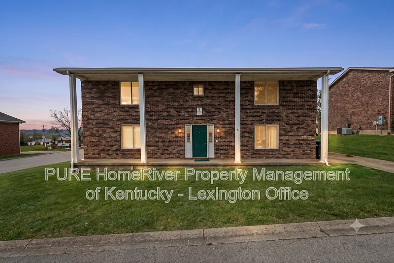 2 bed, 1.0 bath, 700 sqft, $895 — Photo 1
