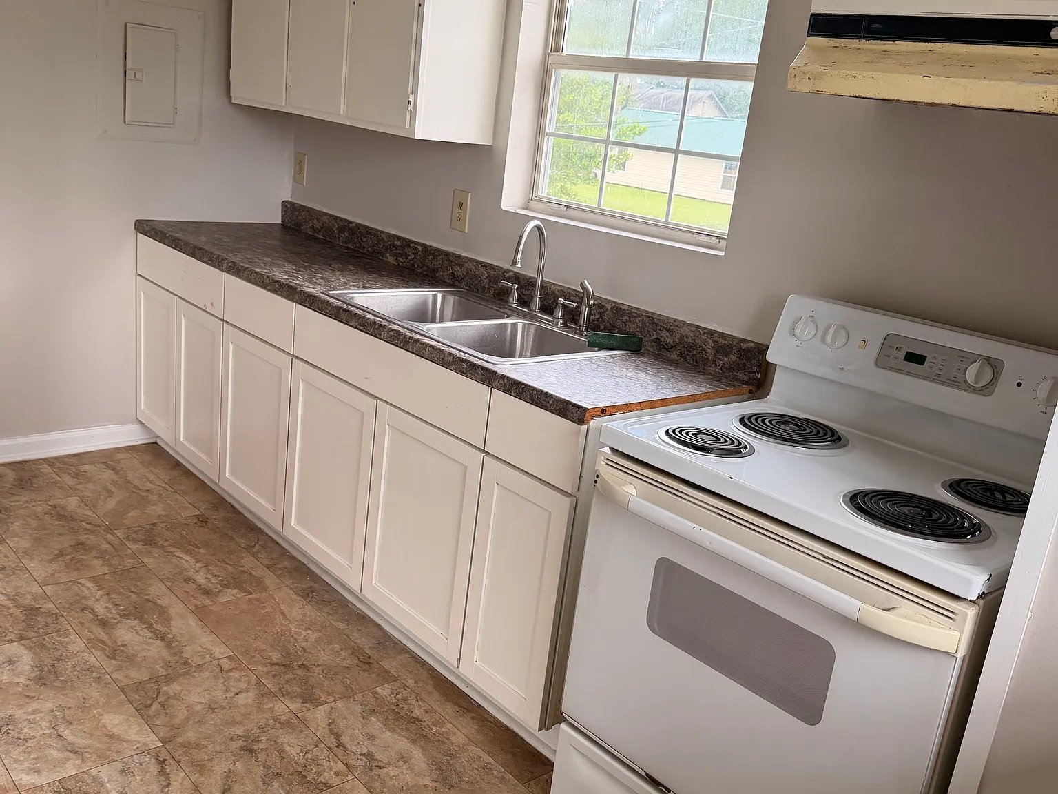 2 bed, $900 — Photo 2