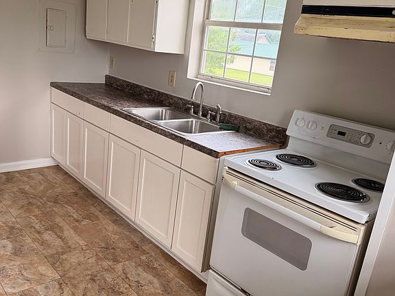 2nd image of 404A 4th St E #2