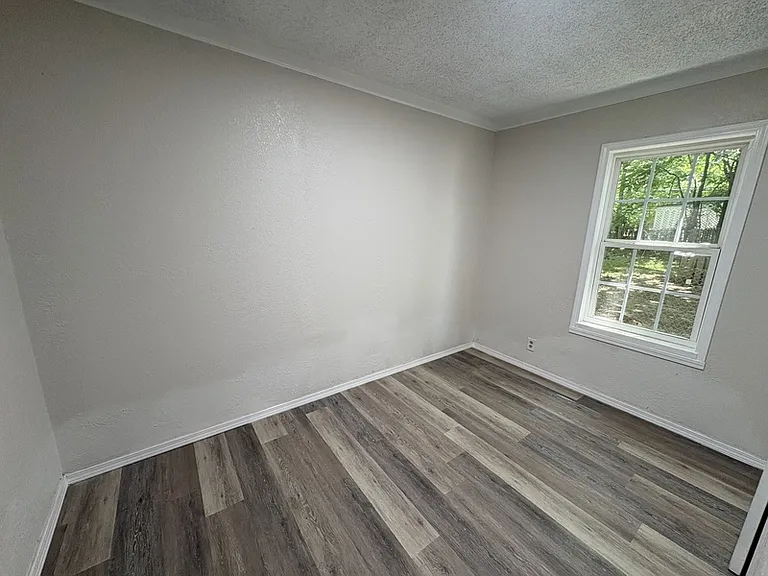 4647 N Hartford Ave — Photo 7