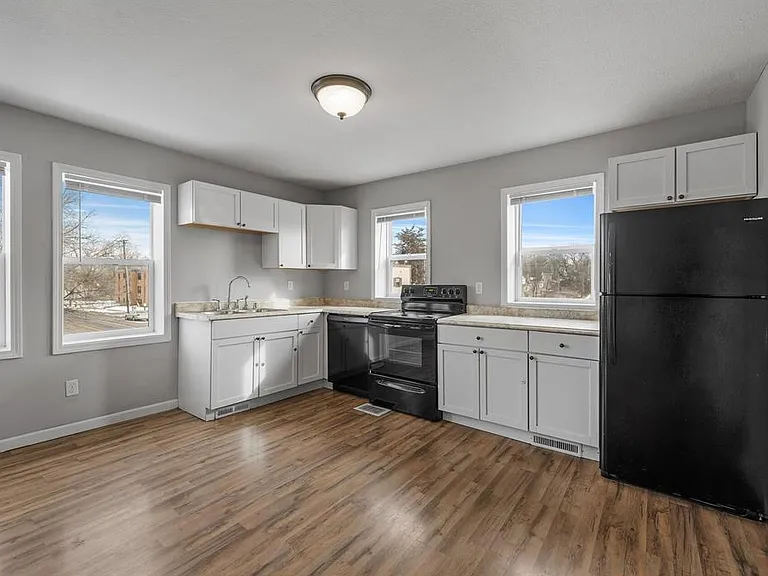 1051 Arkwright Street - 4 — Photo 3