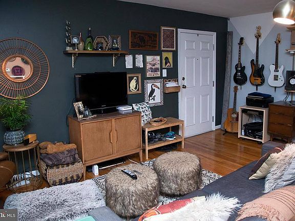 3rd image of 1805 William St Unit 112
