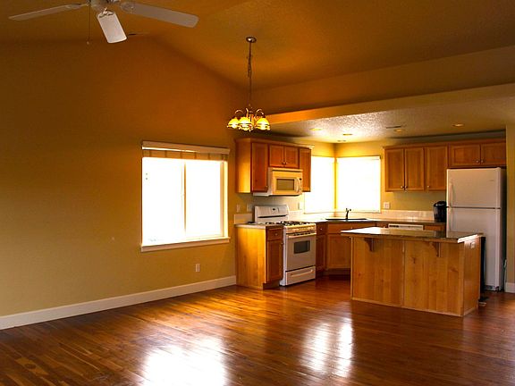 2nd image of 61376 Woodbury Ln