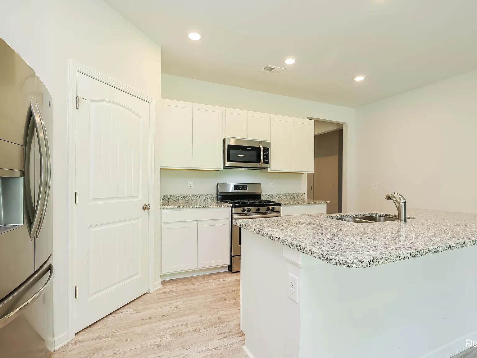 4 bed, 2.0 bath, 1783 sqft, $2,465 — Photo 2