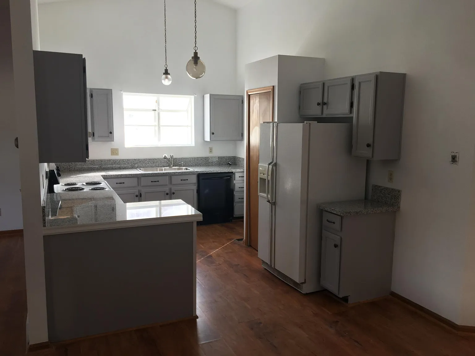 4 bed, 1809 sqft, $2,300 — Photo 2