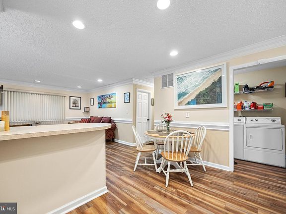 5th image of 115 Swan Blvd
