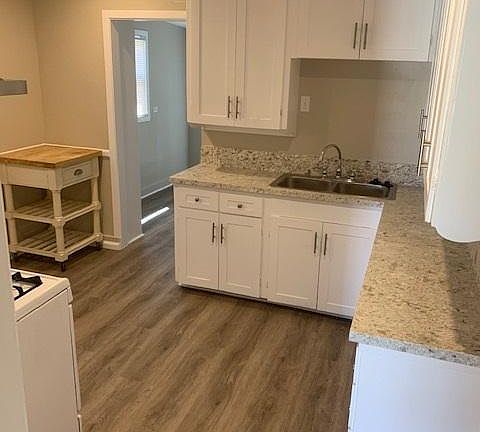 5th image of 2219 Gramercy Ave