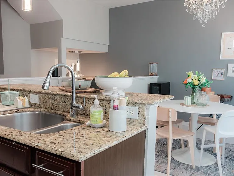 3033 Pointeview Dr — Photo 6