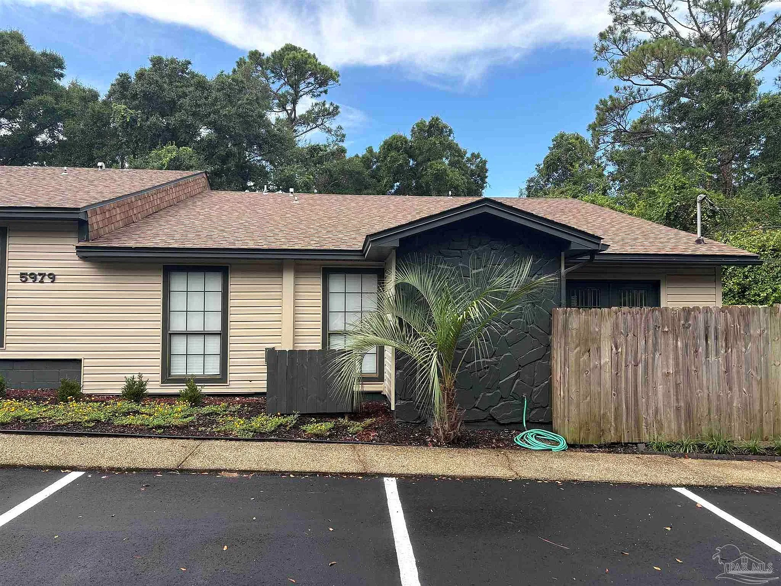 2 bed, 962 sqft, $1,500 — Photo 2