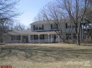 32 Chesterfield Lakes Rd, Chesterfield, MO 63005