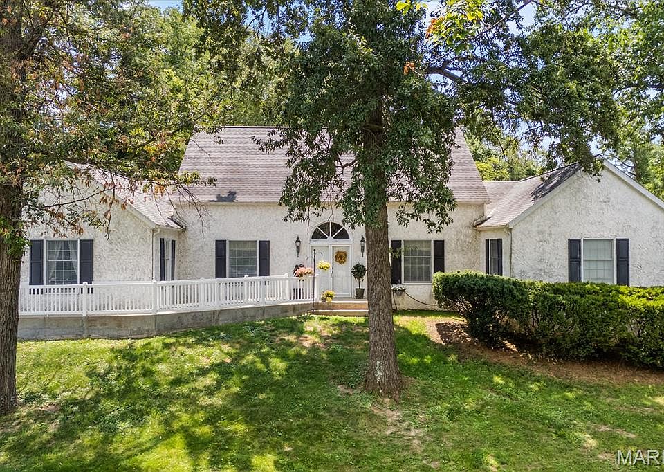 1st image of 110 Fullerton Rd