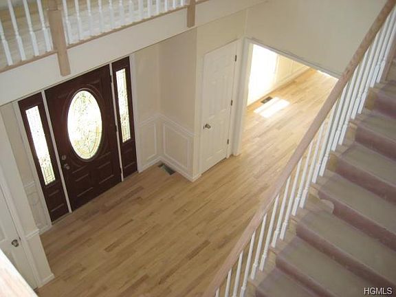 3rd image of 11 Lounsbury Dr