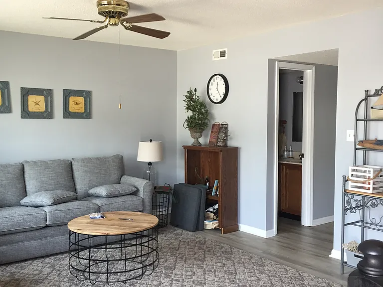 S Poplar Dr — Photo 16