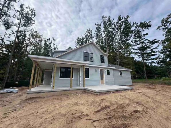 2152 Golfview Ct, Harbor Springs, MI 49740