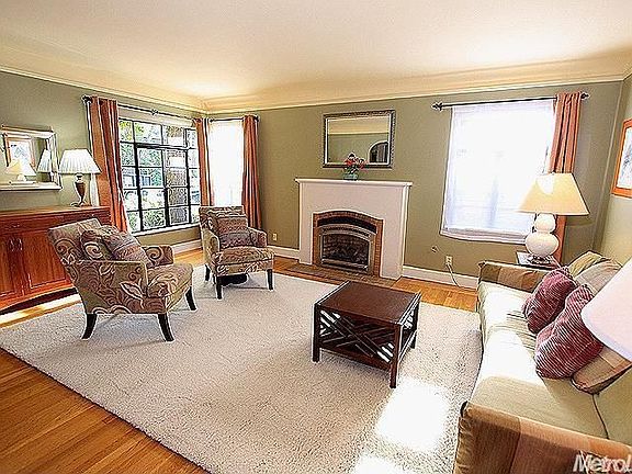 3rd image of 2647 Curtis Way