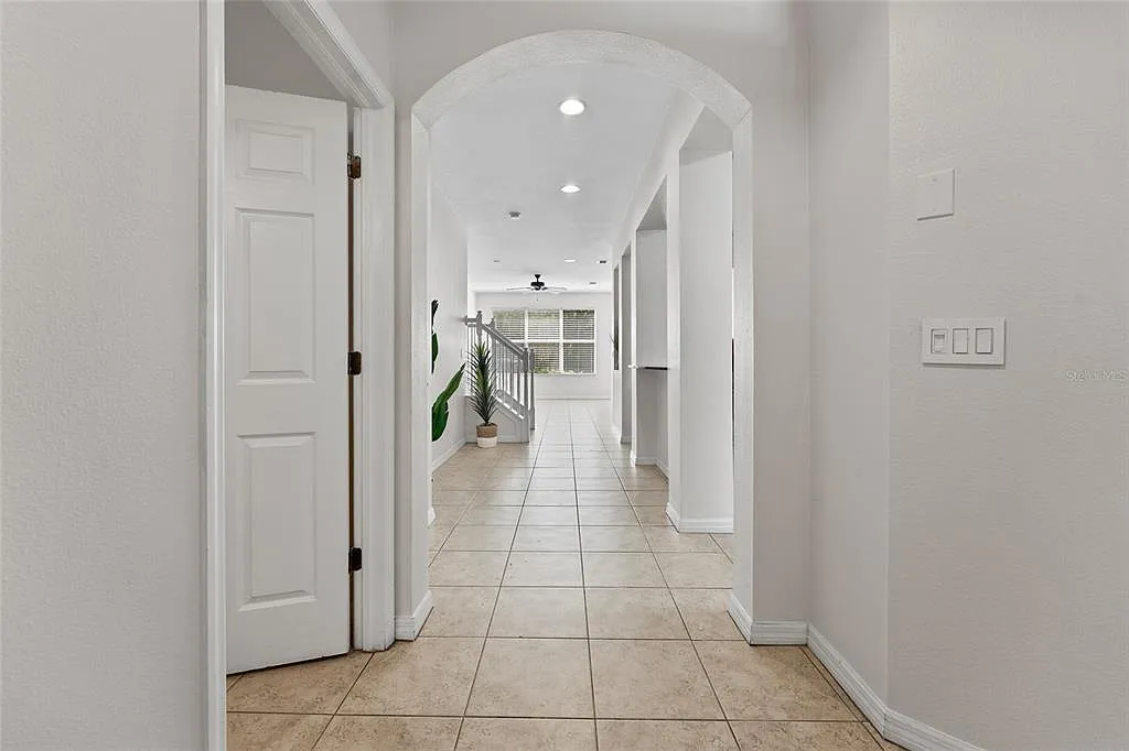 3 bed, 2.5 bath, 1912 sqft, $2,900 — Photo 2
