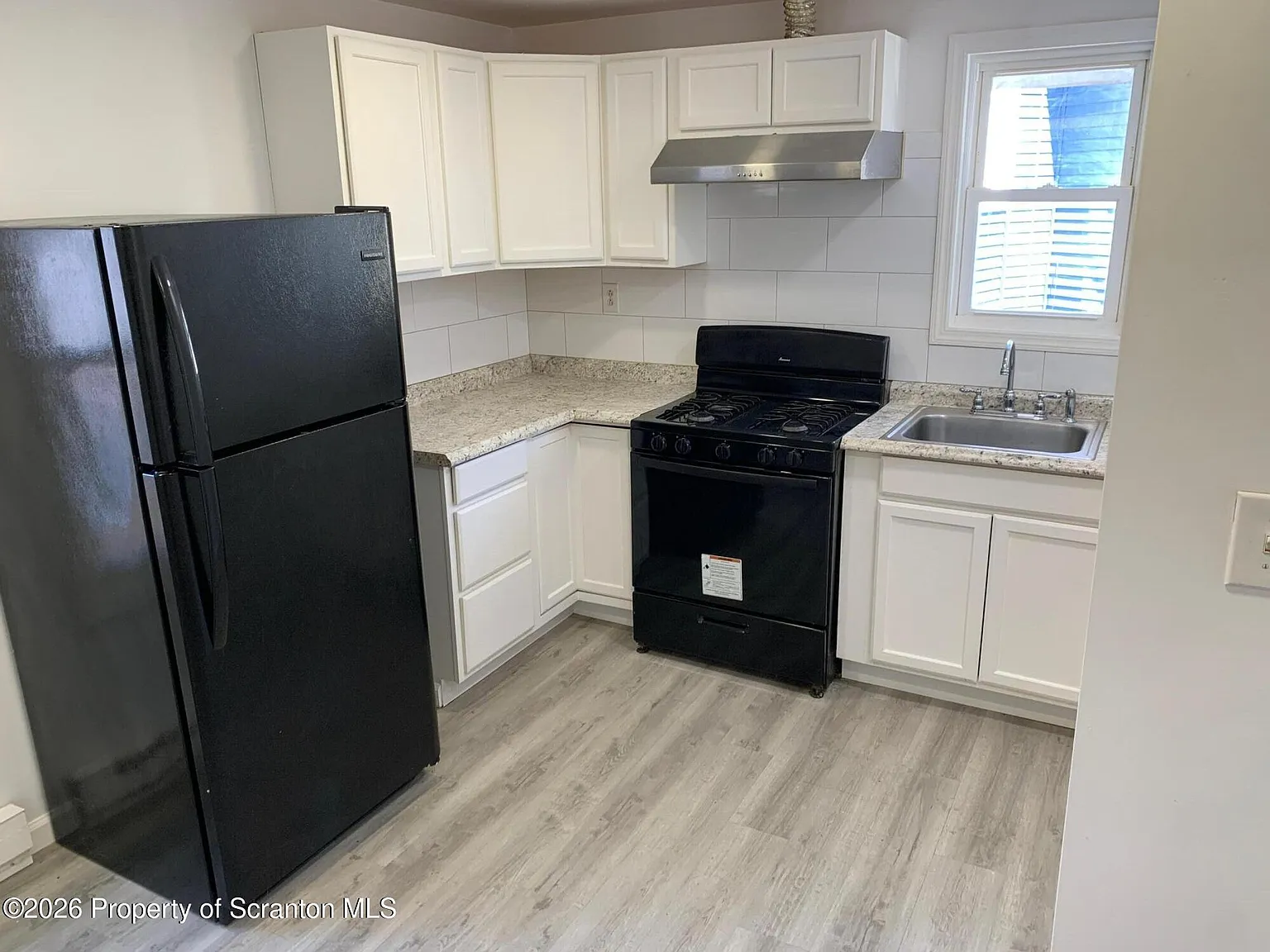 2 bed, 1.0 bath, 572 sqft, $975 — Photo 3
