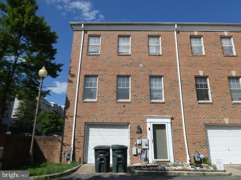 1st image of 883 Barnaby St SE