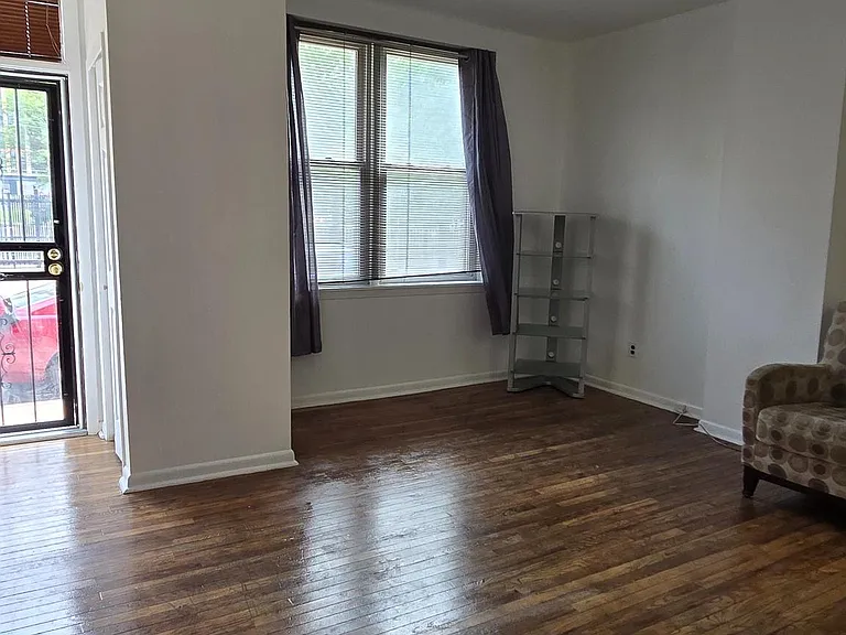 1351 Christian St — Photo 5