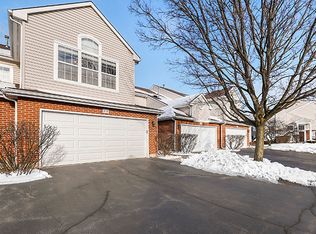 808 Old Checker Ct, Buffalo Grove, IL 60089