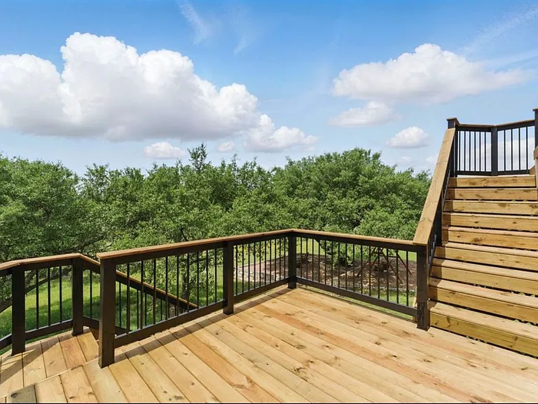 976 Parkview Dr — Photo 17