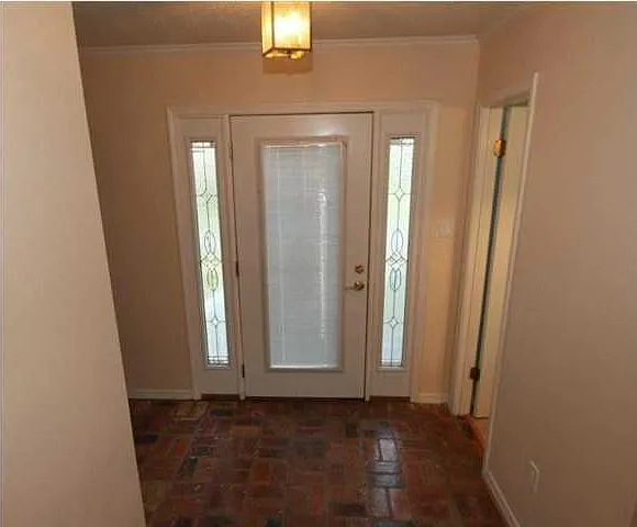 6028 Sussex Dr — Photo 8