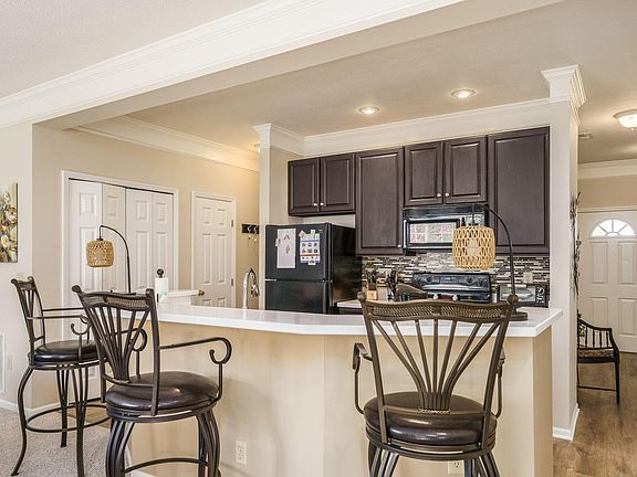 4th image of 4929 Common Market Pl