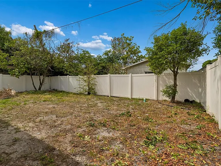 2311 W Aileen St — Photo 31