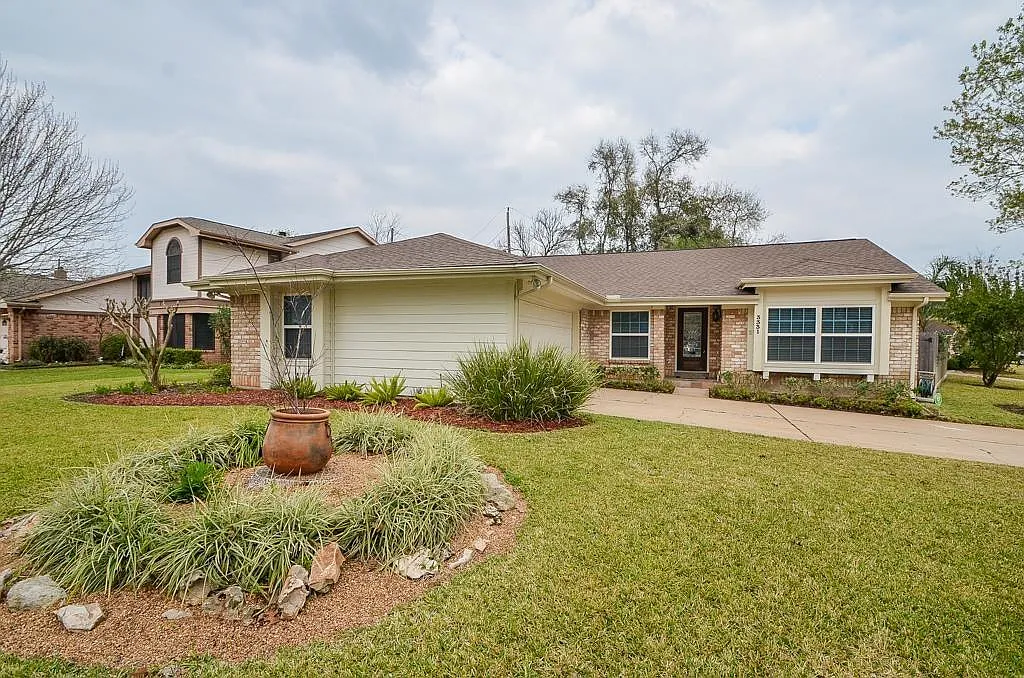 Front of the house - 3331 Long Hollow Ct