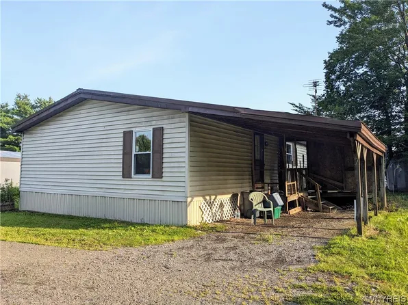 40 Tracey Ln, Delevan, NY 14042