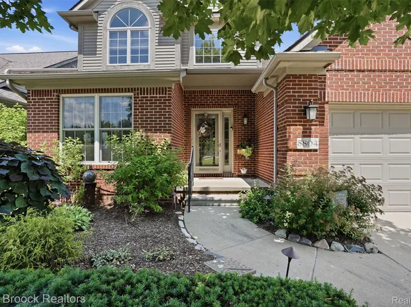 5804 S Windstar Cir #22, Waterford, MI 48327